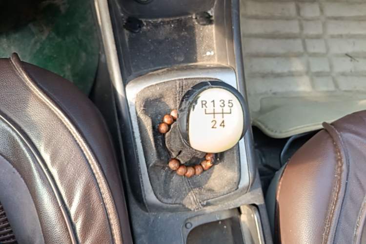 Used Hyundai Celesta 2011 1.6L Manual Comfort Edition Gear Lever
