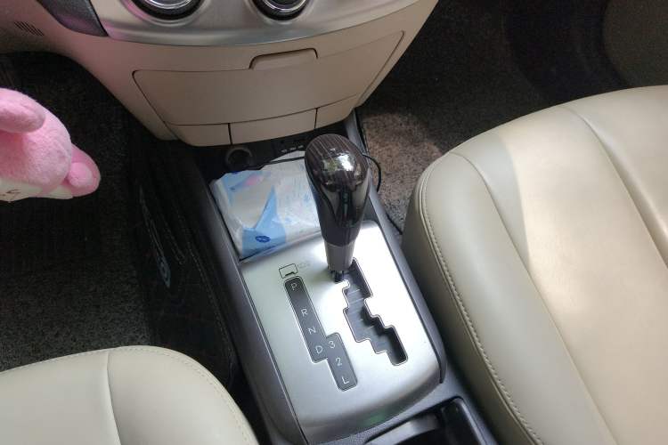 Used Hyundai Celesta 2011 1.6L Automatic Comfort Edition Gear Lever