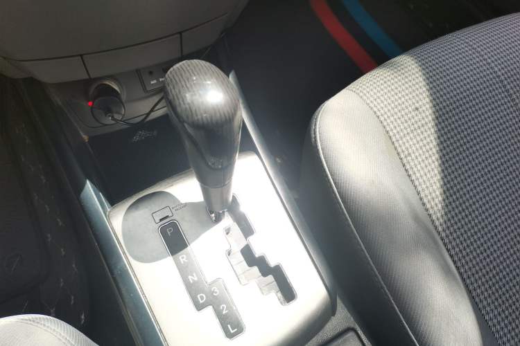 Used Hyundai Celesta 2011 1.6L Automatic Comfort Edition Gear Lever