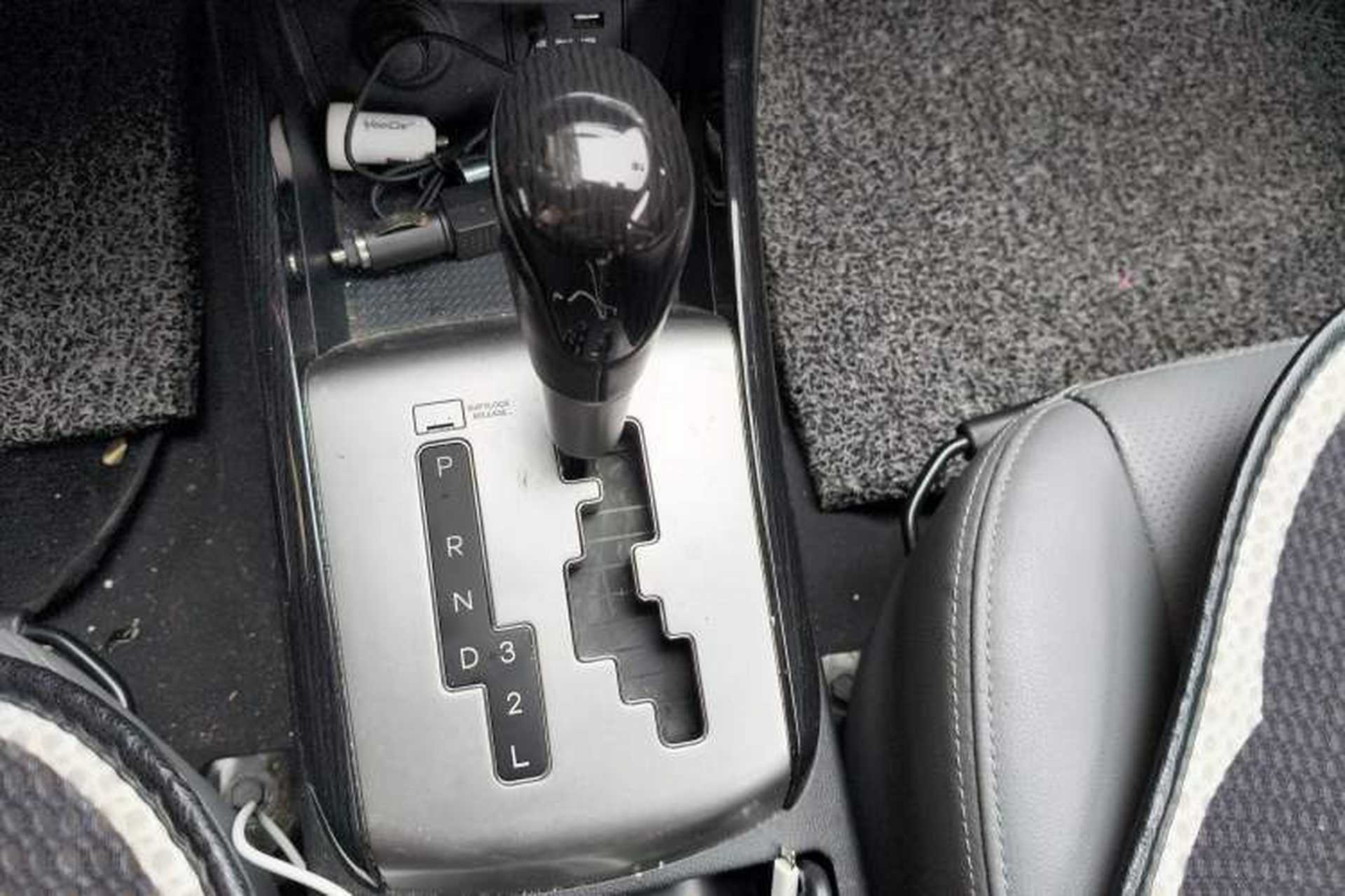 Used Hyundai Celesta 2011 1.6L Automatic Luxury Version Gear Lever