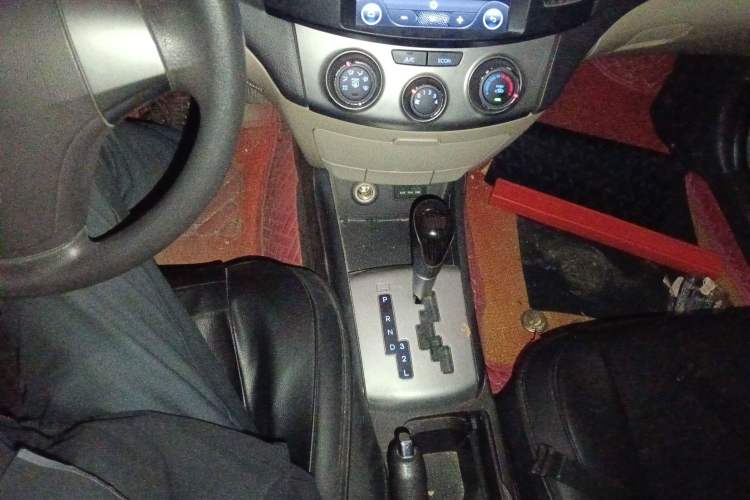 Used Hyundai Celesta 2011 1.6L Automatic Comfort Edition Gear Lever