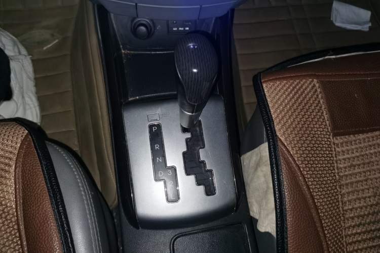 Used Hyundai Celesta 2011 1.6L Automatic Luxury Version Gear Lever
