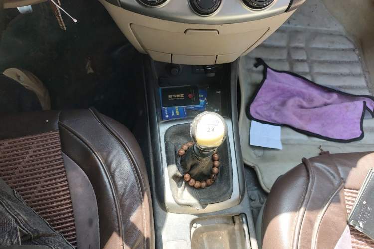Used Hyundai Celesta 2011 1.6L Manual Comfort Edition Gear Lever