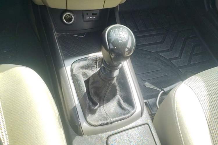 Used Hyundai Celesta 2011 1.6L Manual Comfort Edition Gear Lever