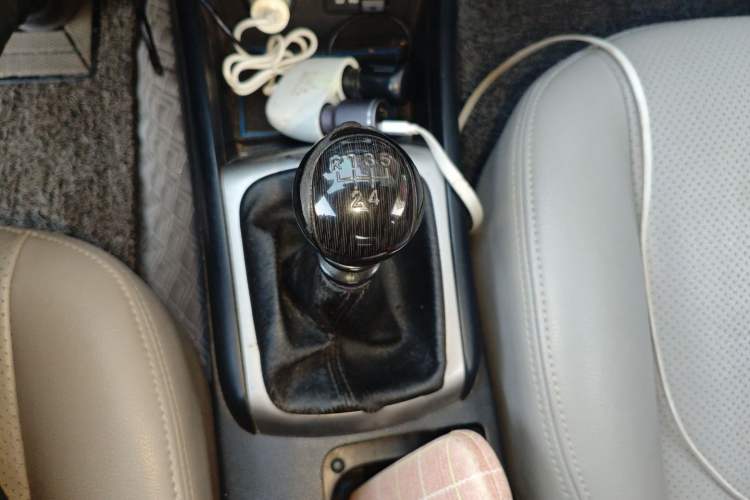 Used Hyundai Celesta 2011 1.6L Manual Comfort Edition Gear Lever