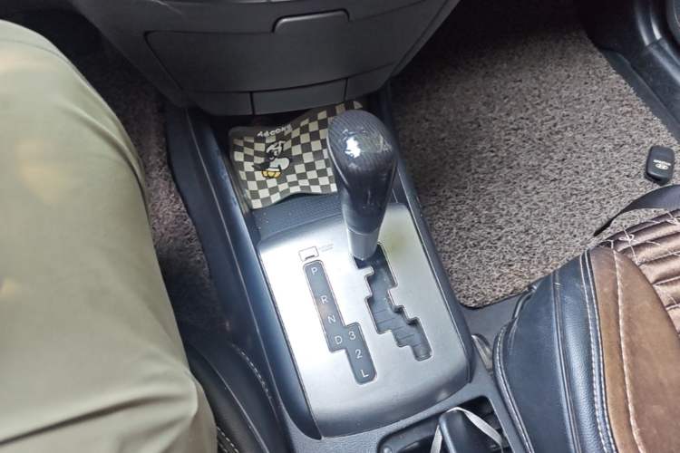 Used Hyundai Celesta 2011 1.6L Automatic Comfort Edition Gear Lever