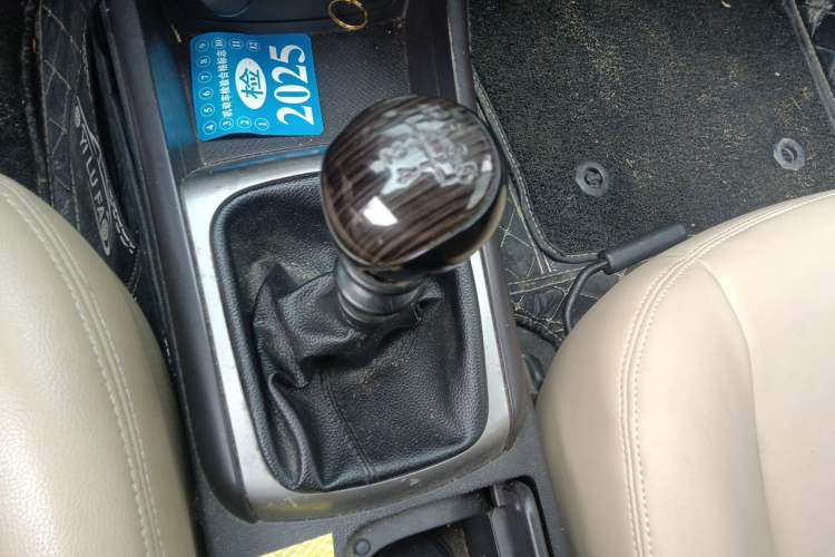 Used Hyundai Celesta 2011 1.6L Manual Luxury Model Gear Lever