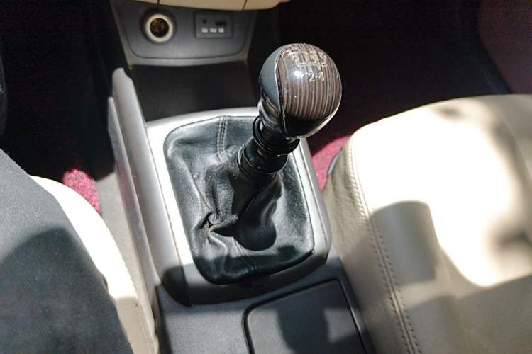 Used Hyundai Celesta 2011 1.6L Manual Luxury Model Gear Lever
