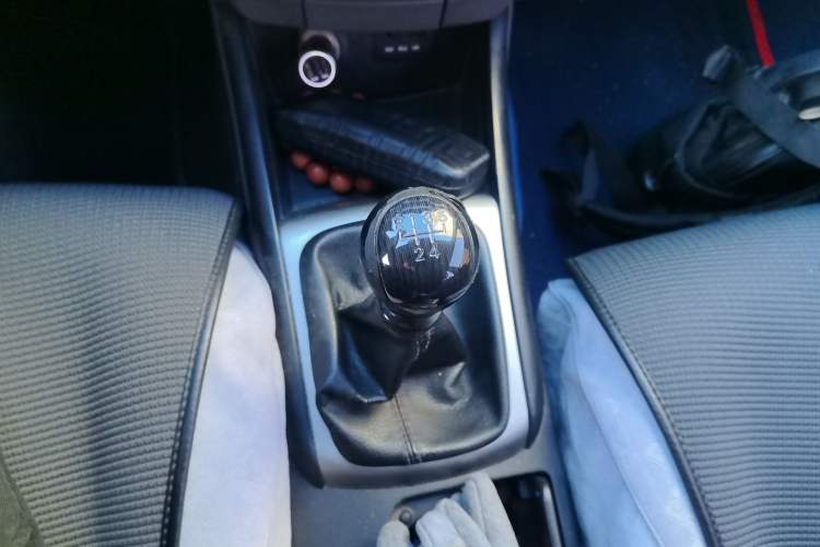 Used Hyundai Celesta 2011 1.6L Manual Luxury Model Gear Lever