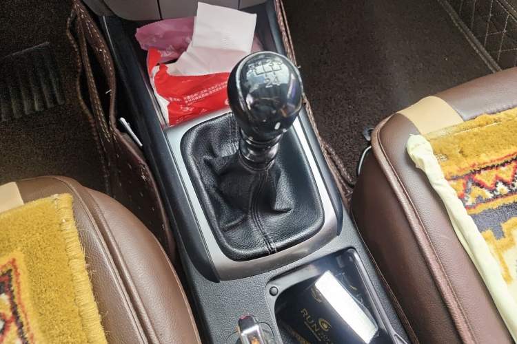 Used Hyundai Celesta 2011 1.6L Manual Comfort Edition Gear Lever