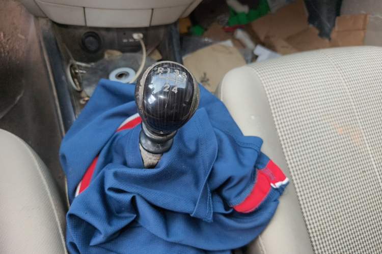 Used Hyundai Celesta 2011 1.6L Manual Comfort Edition Gear Lever