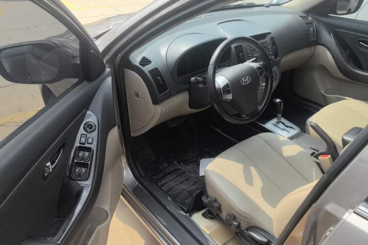 Used Hyundai Celesta 2011 1.6L Automatic Luxury Version Interior 2
