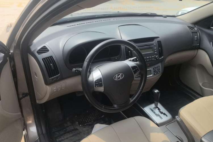 Used Hyundai Celesta 2011 1.6L Automatic Luxury Version Interior 3