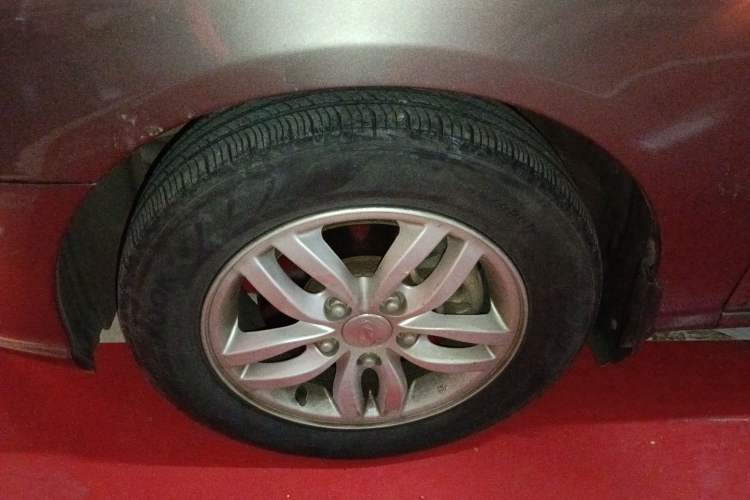Used Hyundai Celesta 2011 1.6L Automatic Comfort Edition Left Front Wheel Hub