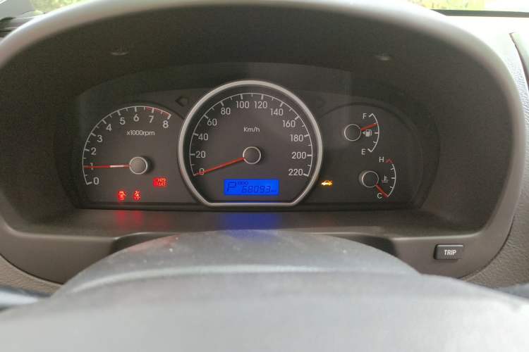 Used Hyundai Celesta 2011 1.6L Automatic Comfort Edition Odometer Close Up