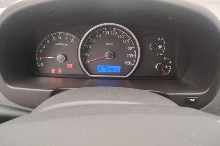 Used Hyundai Celesta 2011 1.6L Automatic Comfort Edition Odometer Close Up
