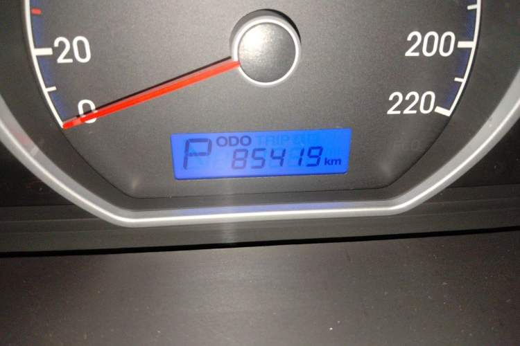 Used Hyundai Celesta 2011 1.6L Automatic Comfort Edition Odometer Close Up