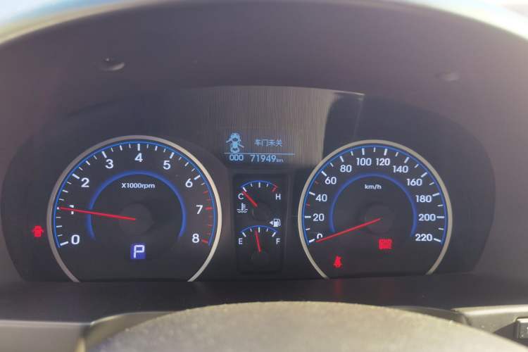 Used Hyundai Celesta 2011 1.6L Automatic Luxury Version Odometer Close Up