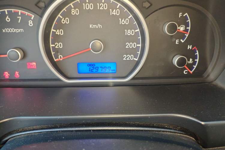 Used Hyundai Celesta 2011 1.6L Manual Comfort Edition Odometer Close Up
