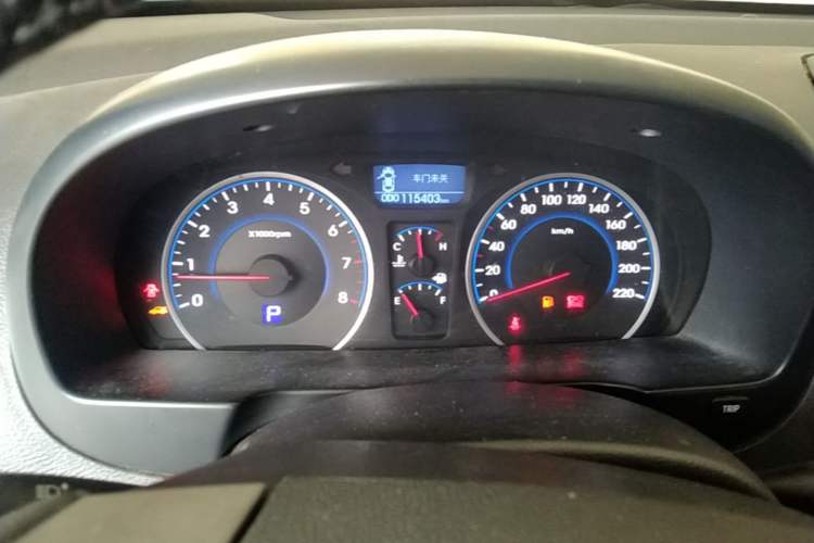 Used Hyundai Celesta 2011 1.6L Automatic Luxury Version Odometer Close Up