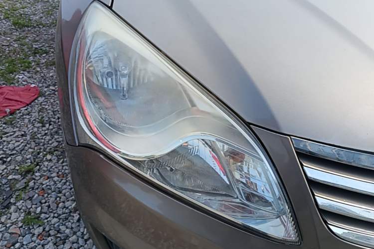 Used Hyundai Celesta 2011 1.6L Manual Comfort Edition Right Front Headlight
