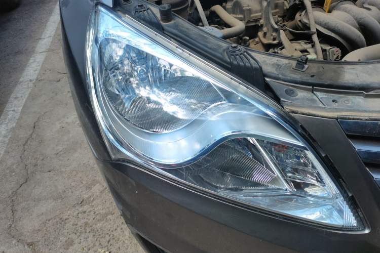 Used Hyundai Celesta 2011 1.6L Automatic Comfort Edition Right Front Headlight