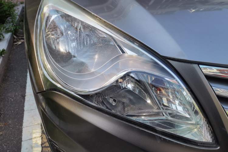 Used Hyundai Celesta 2011 1.6L Automatic Luxury Version Right Front Headlight