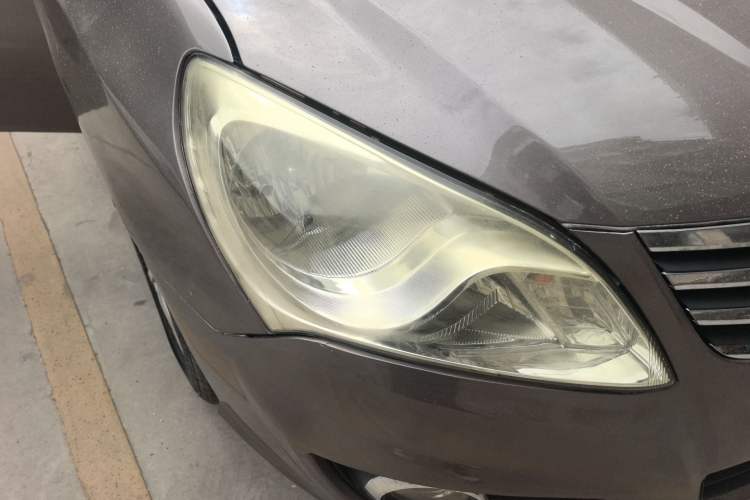 Used Hyundai Celesta 2011 1.6L Manual Comfort Edition Right Front Headlight