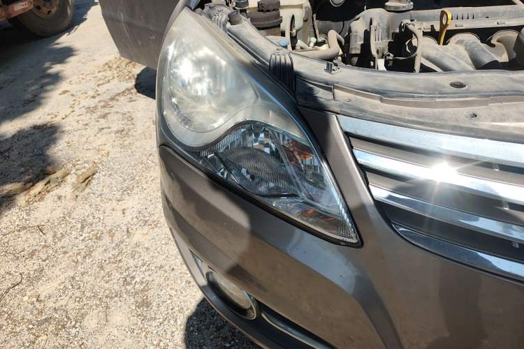 Used Hyundai Celesta 2011 1.6L Manual Comfort Edition Right Front Headlight