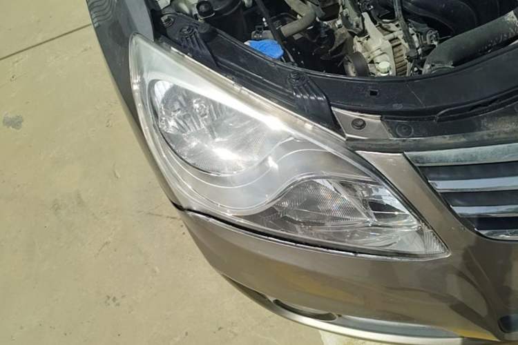 Used Hyundai Celesta 2011 1.6L Manual Comfort Edition Right Front Headlight