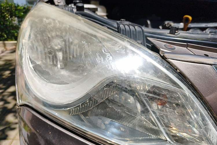 Used Hyundai Celesta 2011 1.6L Manual Luxury Model Right Front Headlight