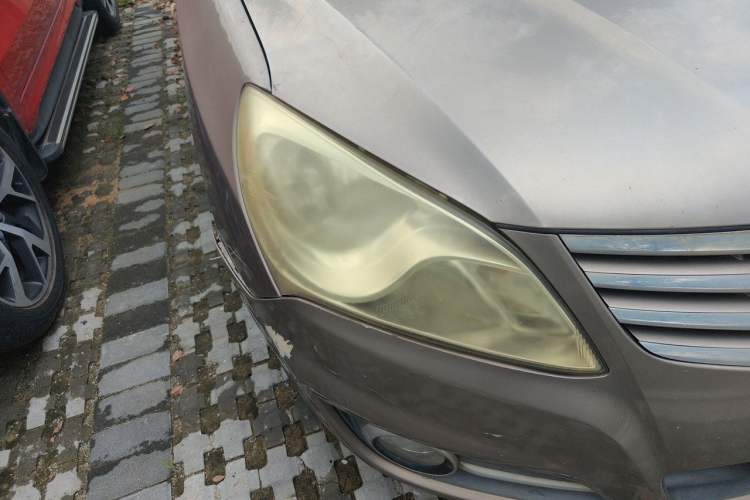 Used Hyundai Celesta 2011 1.6L Manual Comfort Edition Right Front Headlight