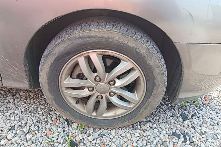 Used Hyundai Celesta 2011 1.6L Manual Comfort Edition Right Front Wheel Hub