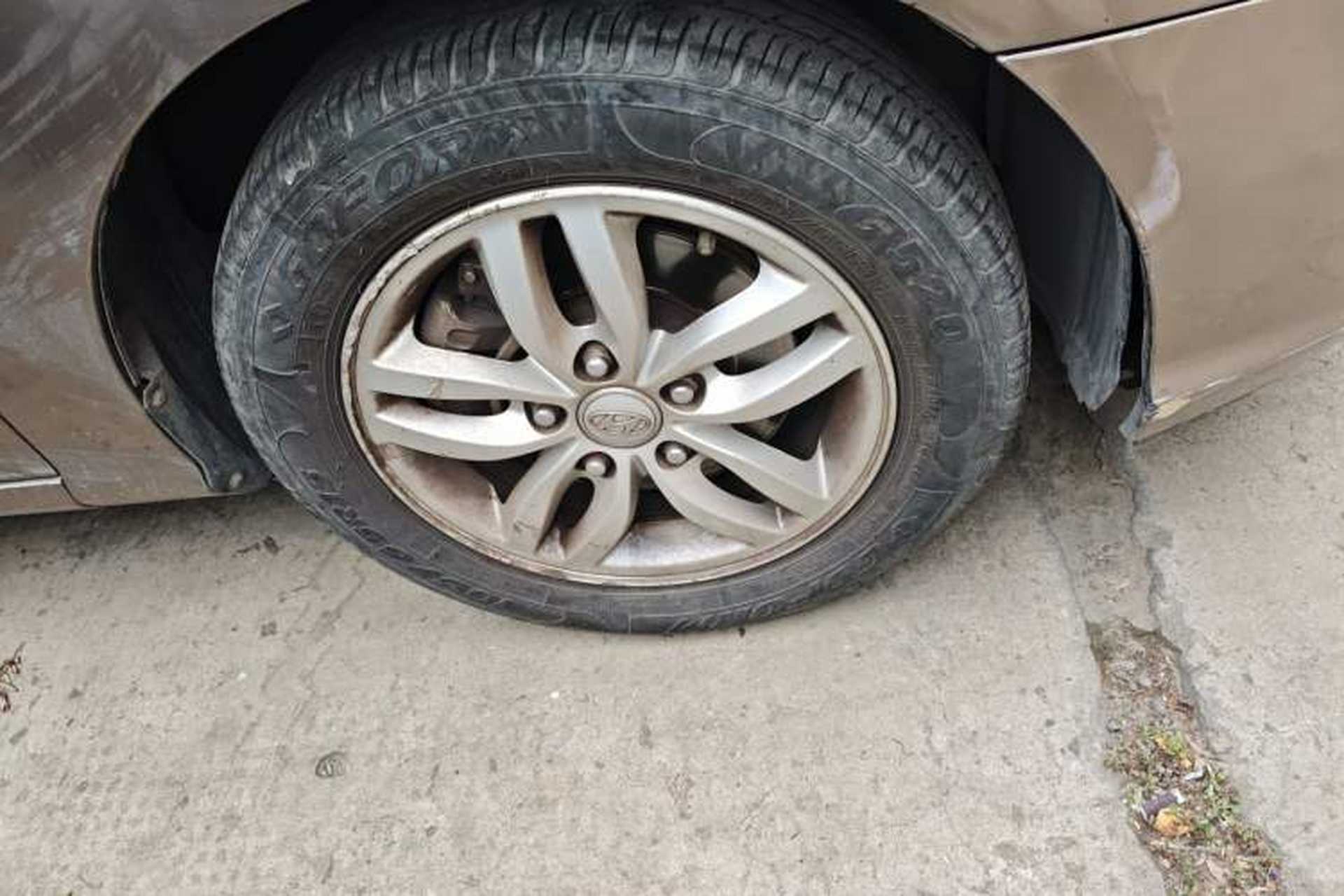 Used Hyundai Celesta 2011 1.6L Automatic Comfort Edition Right Front Wheel Hub