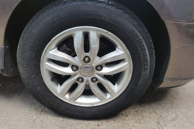 Used Hyundai Celesta 2011 1.6L Automatic Comfort Edition Right Front Wheel Hub