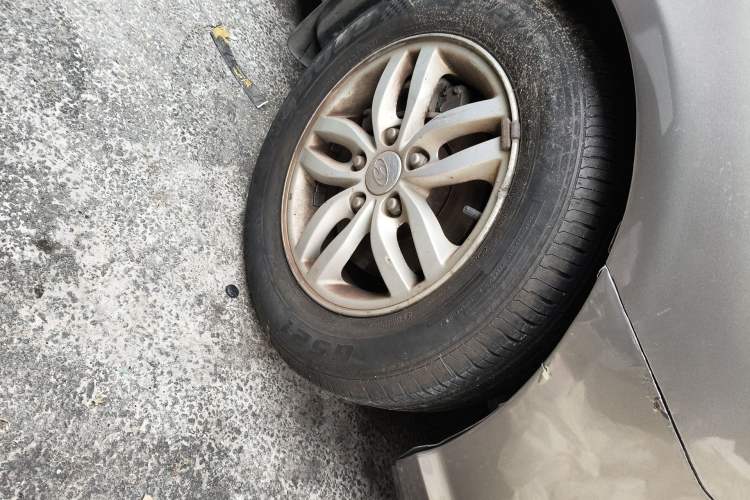 Used Hyundai Celesta 2011 1.6L Automatic Luxury Version Right Front Wheel Hub