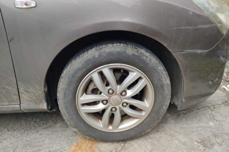 Used Hyundai Celesta 2011 1.6L Automatic Comfort Edition Right Front Wheel Hub