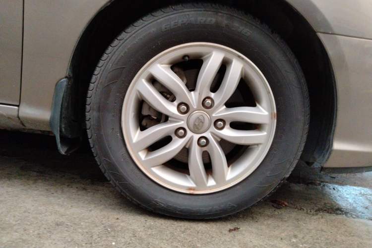 Used Hyundai Celesta 2011 1.6L Automatic Comfort Edition Right Front Wheel Hub