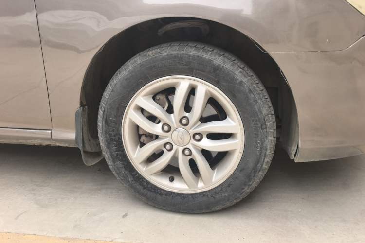 Used Hyundai Celesta 2011 1.6L Manual Comfort Edition Right Front Wheel Hub