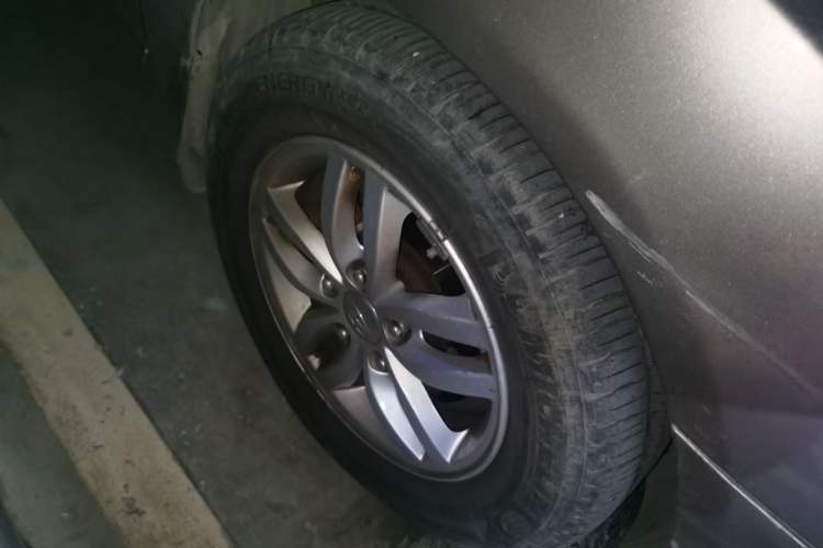 Used Hyundai Celesta 2011 1.6L Automatic Luxury Version Right Front Wheel Hub