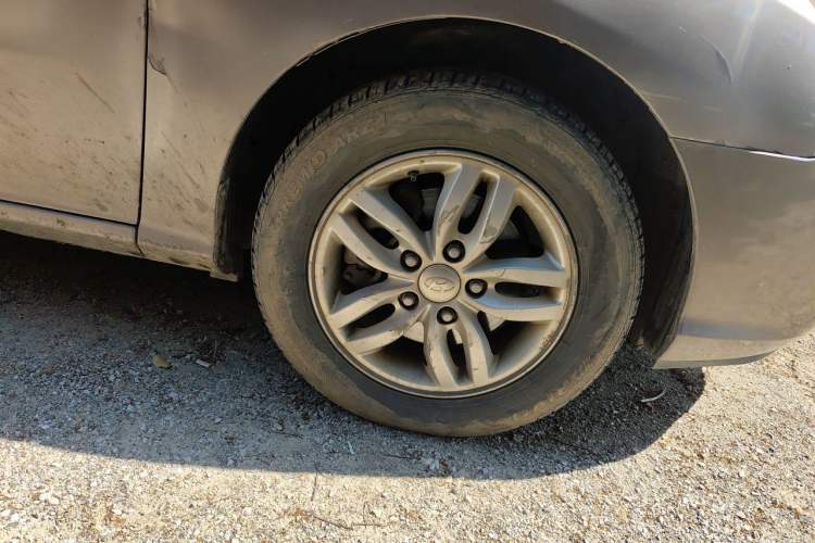 Used Hyundai Celesta 2011 1.6L Manual Comfort Edition Right Front Wheel Hub