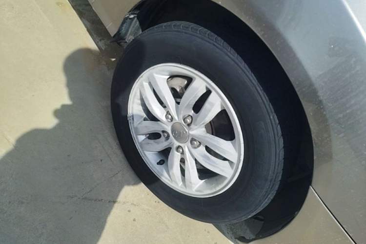 Used Hyundai Celesta 2011 1.6L Manual Comfort Edition Right Front Wheel Hub