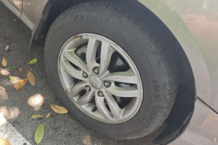 Used Hyundai Celesta 2011 1.6L Automatic Comfort Edition Right Front Wheel Hub