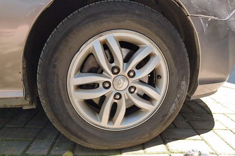 Used Hyundai Celesta 2011 1.6L Manual Luxury Model Right Front Wheel Hub