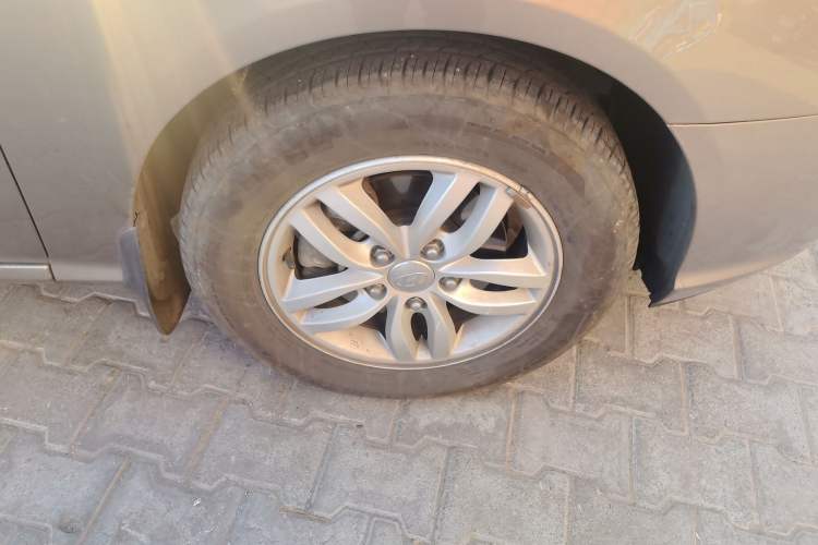 Used Hyundai Celesta 2011 1.6L Manual Luxury Model Right Front Wheel Hub