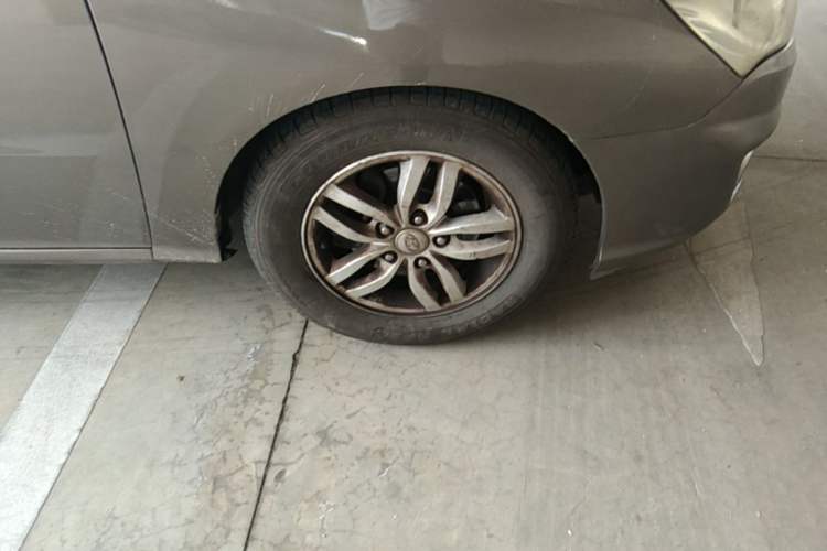 Used Hyundai Celesta 2011 1.6L Automatic Luxury Version Right Front Wheel Hub