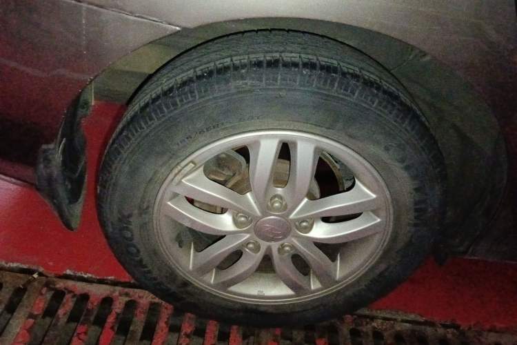 Used Hyundai Celesta 2011 1.6L Automatic Comfort Edition Right Rear Wheel Hub