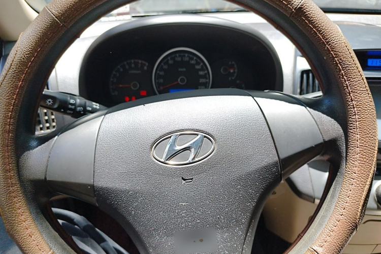 Used Hyundai Celesta 2011 1.6L Manual Luxury Model Steering Wheel