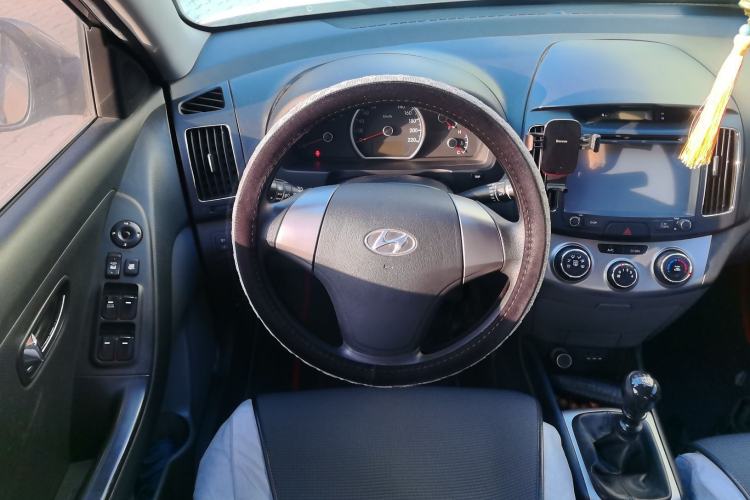 Used Hyundai Celesta 2011 1.6L Manual Luxury Model Steering Wheel