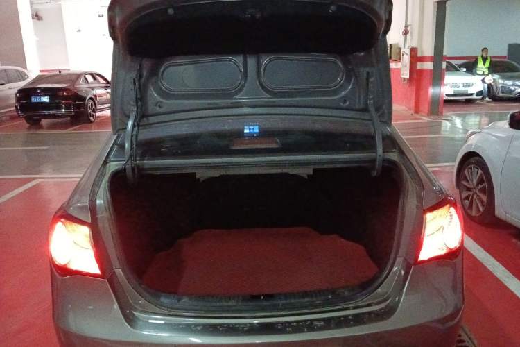 Used Hyundai Celesta 2011 1.6L Automatic Comfort Edition Trunk